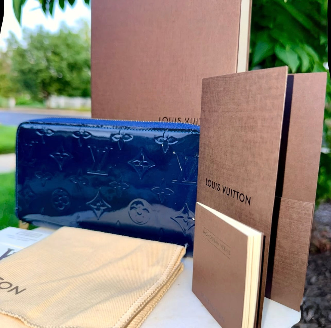 Pre-owned Louis Vuitton Monogram Vernis Zippy Wallet in Grand Bleu (2014)