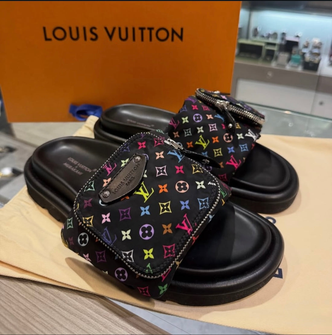 Unworn Louis Vuitton LV x Takashi Murakami Pool Pillow Flat Comfort Mules – Size 39 (US 9) – 2024