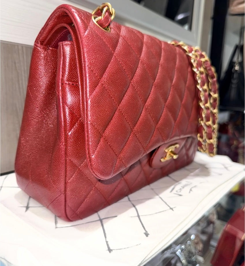 Pre-owned Chanel Classic Jumbo Double Flap in Iridescent Burgundy Quilted Caviar leather with antique gold-tone hardware