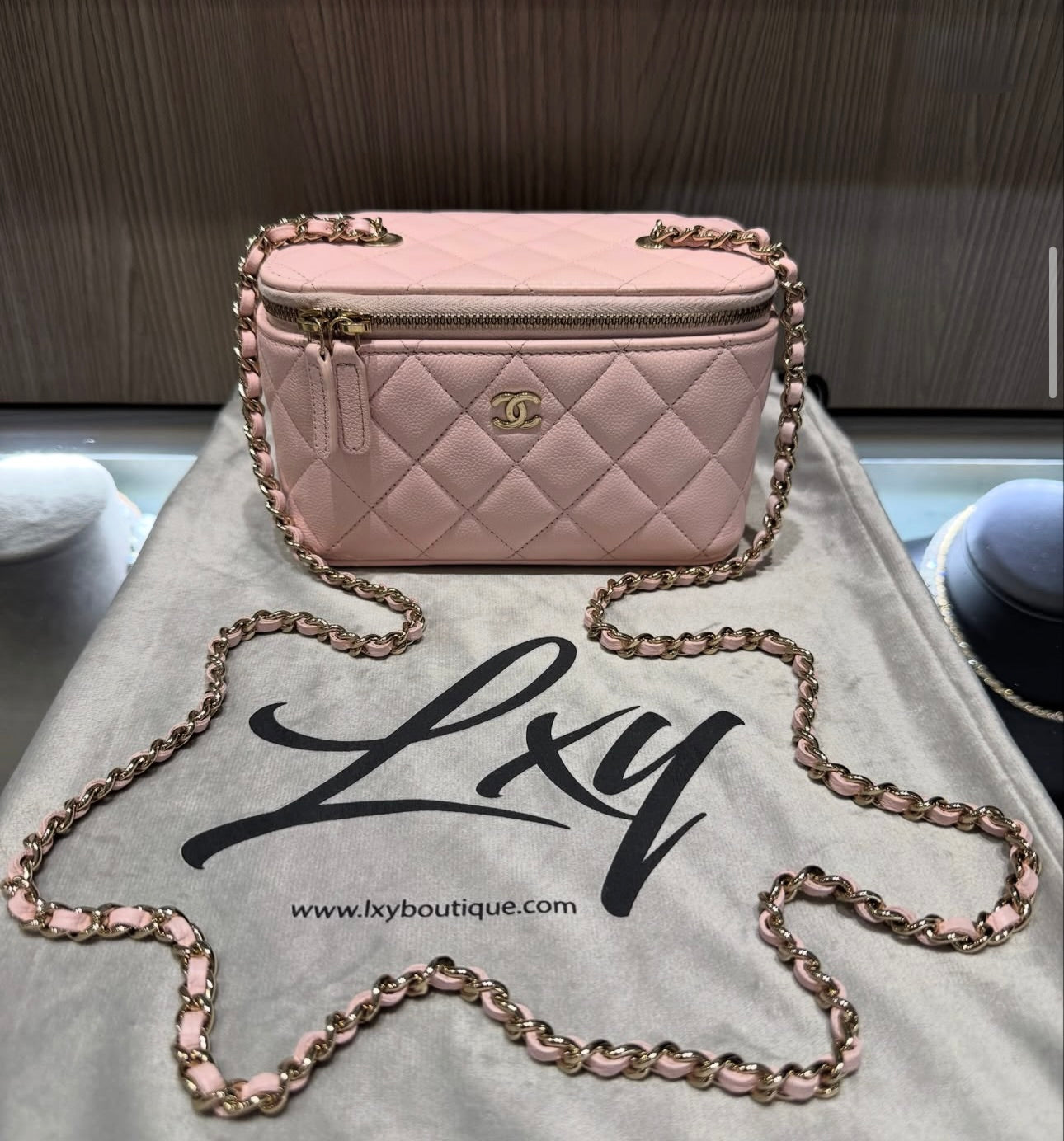 Pre-owned Chanel Small Vanity Case Pink Caviar with Crossbody chain