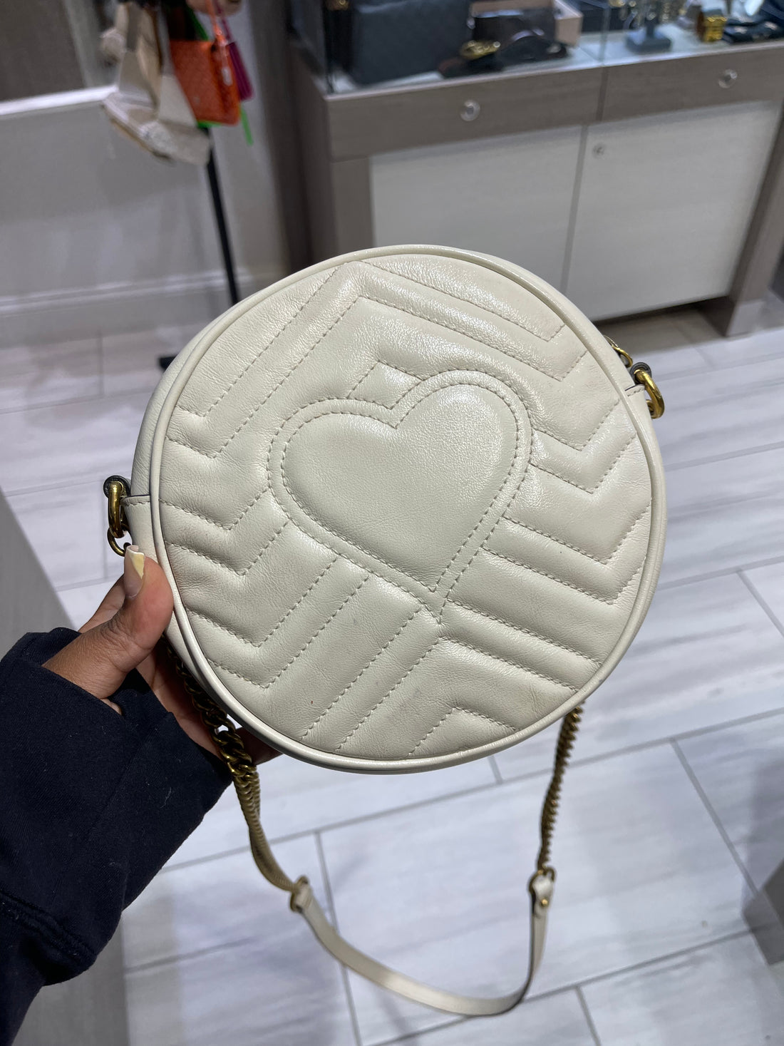 Pre-owned Gucci Ivory leather Round Marmont Crossbody Antique gold hardware Model: 550154
