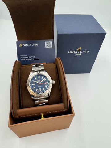 Pre-owned Breitling Avenger Automatic GMT 45 Blue Dial A32395 w/card