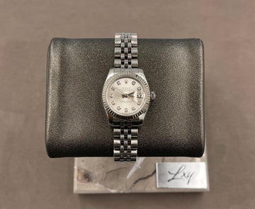 Pre-owned Rolex Ladies-Datejust 26mm ref.179174 Silver Dial Fluted Bezel on Jubilee w/Box & Papers (2006)
