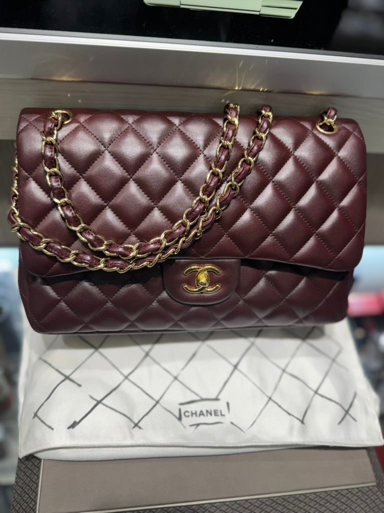 Pre-owned Chanel Classic Jumbo Burgundy Double Flap lambskin shoulder bag (2012-2013)
