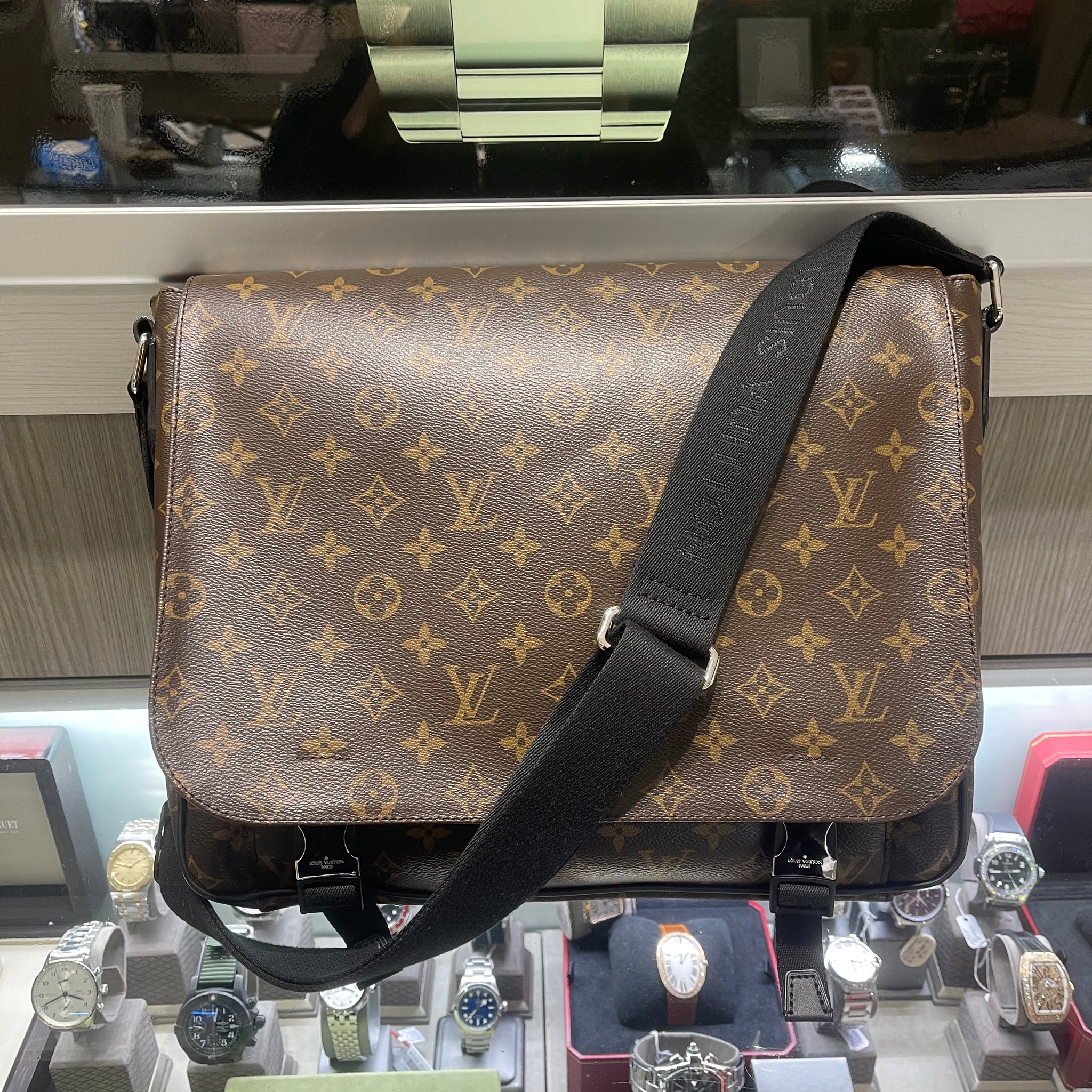 Pre-Owned Louis Vuitton Clarence Messenger Bag Monogram Macassar (2013)