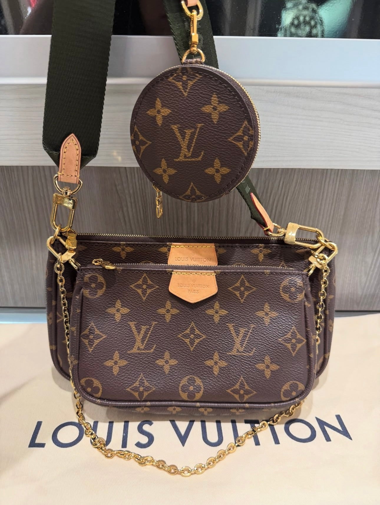Pre-owned Louis Vuitton Multi Pochette  Accessoires microchip khaki canvas strap
