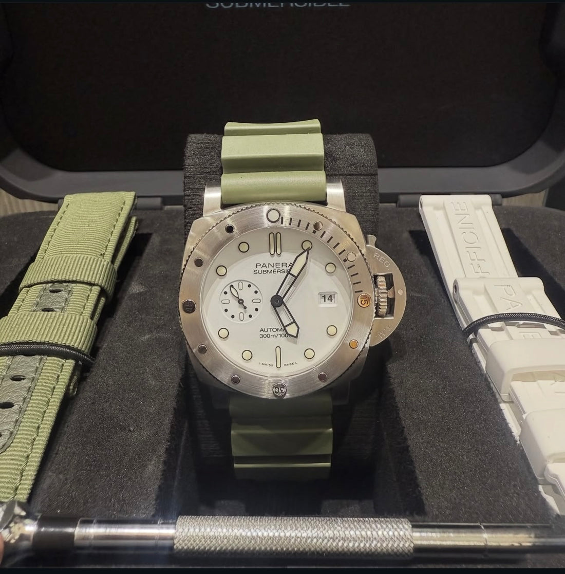 Pre-owned Panerai PAM01226 Submersible (2022)