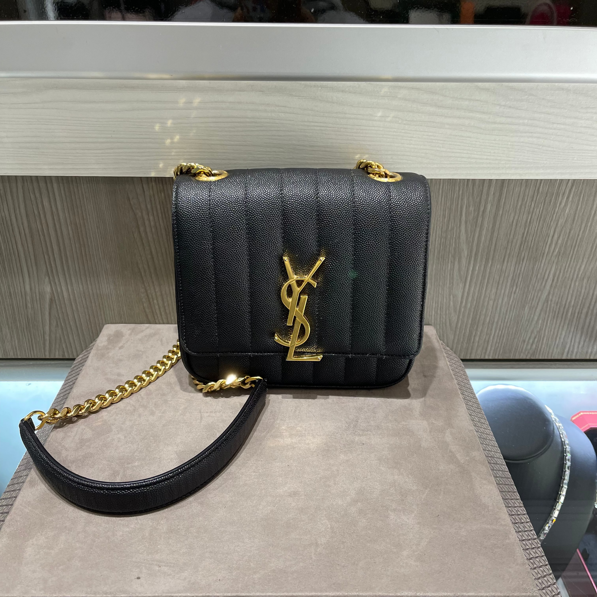 Pre-owned Saint Laurent Small Vicky Chain Bag in Black Grain de Poudre Matelassé Leather