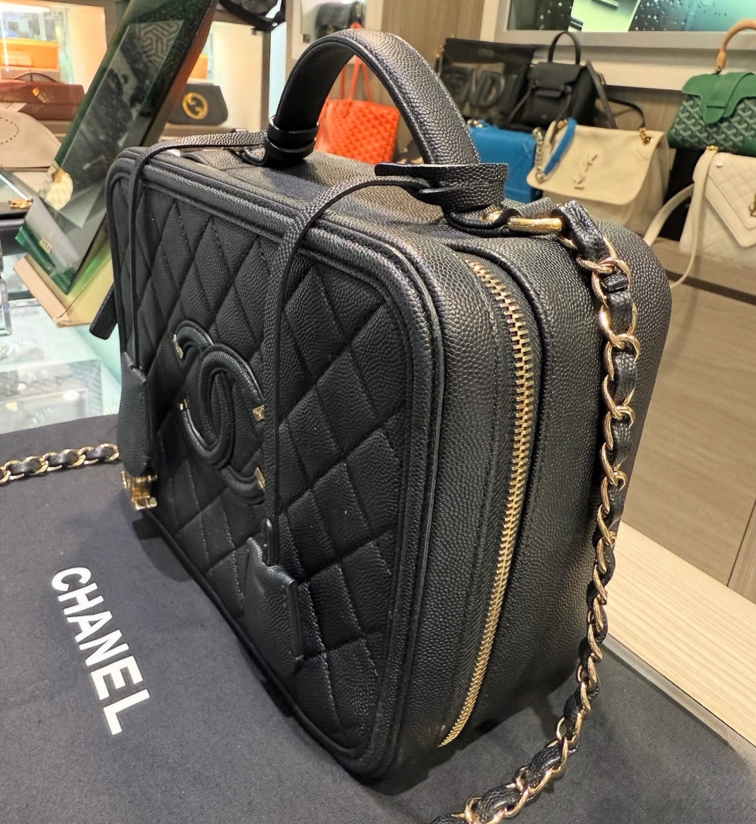 Pre-owned Chanel Filigree Large Vanity Bag caviar leather black with card (2020)