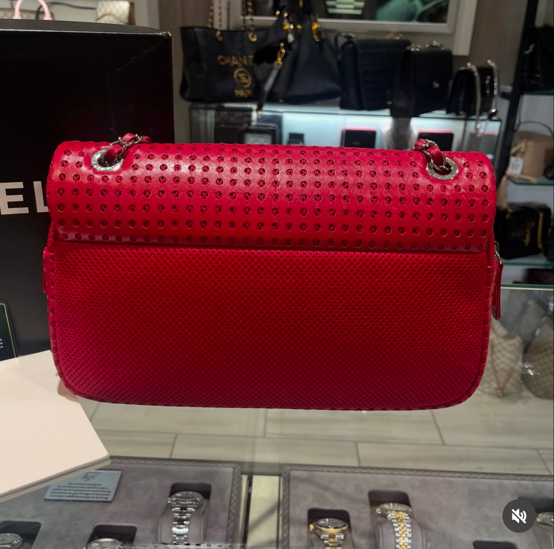 Pre-owned Chanel Jumbo Flap Perforated Leather Shoulder Bag Red 19250745 (2014)