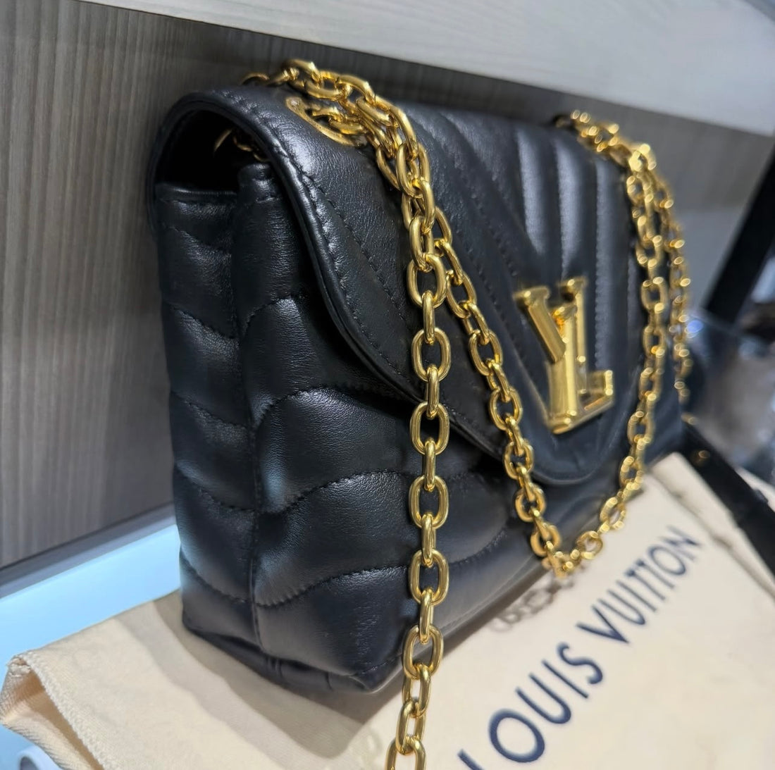 Pre-owned Louis Vuitton Black Lambskin Leather New Wave Chain Bag