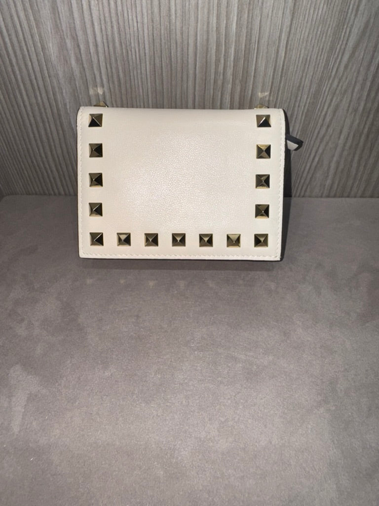 Pre-Owned Valentino Rockstud Accents Leather Wallet