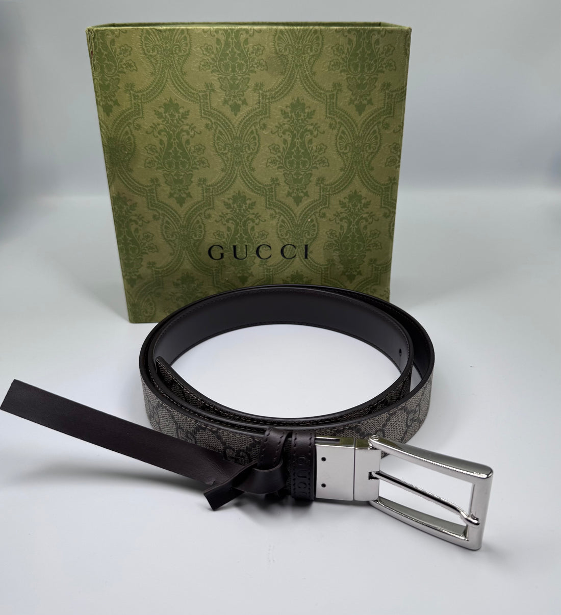 Pre-owned like new Gucci Reversible Belt with Rectangular Buckle Style ‎771105 size 100 36" Brown