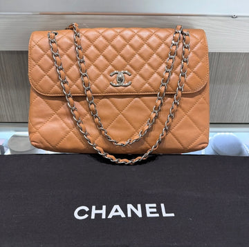Pre-owned Chanel In-The-Buisness bag