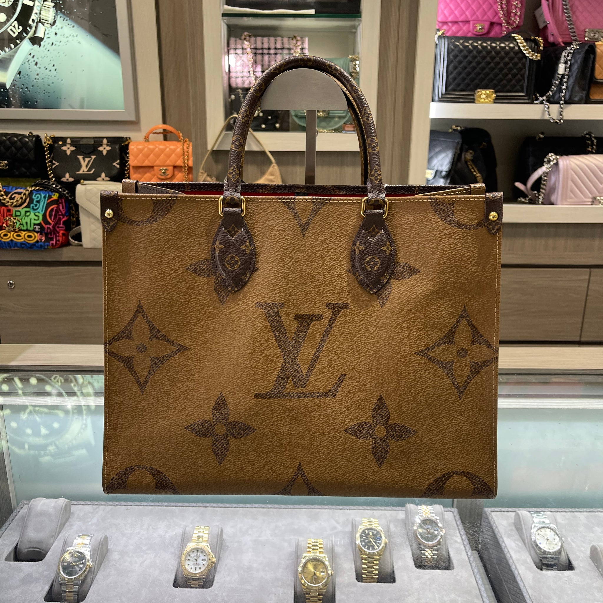 Pre-Owned Louis Vuitton OnTheGo MM – Monogram & Reverse Monogram Canvas with Gold Hardware