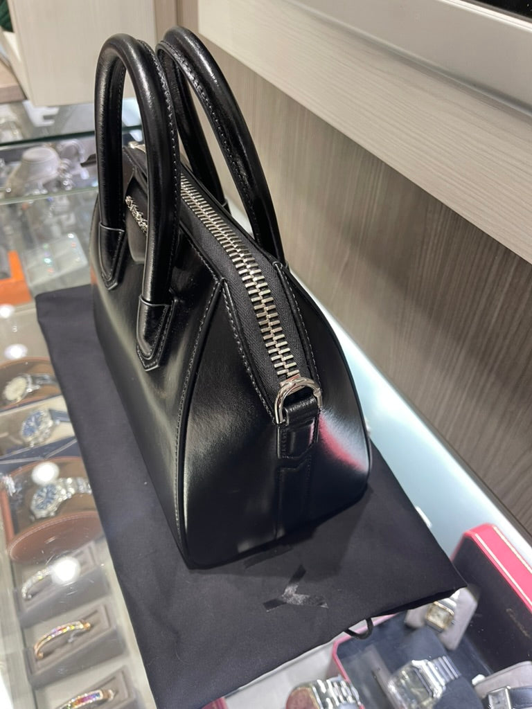 Pre-Owned Givenchy Mini Antigona Box Leather Black