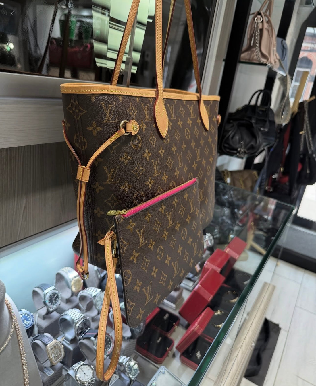 Pre-owned Louis Vuitton Neverfull MM Monogram with Fuchsia Interior