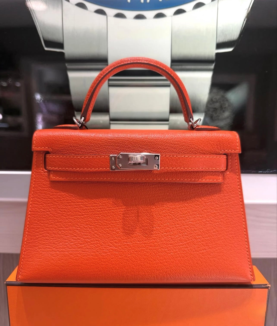 Unworn Hermes Mini Kelly 20 Verso Feu Orange and Rose Eglantine Pink Chevre Mysore (Goatskin) Palladium Y stamp (2020)