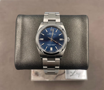Pre-owned Rolex Men's Oyster Perptual 36mm ref.126000 Blue Index Dial Smooth Bezel on Oyster w/Box & Card (2023)