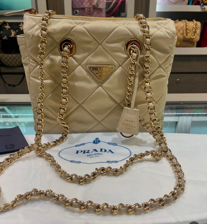 Unworn Prada Re-Edition 1995 Chaîne Small Re-Nylon shoulder tote bag in Desert Beige