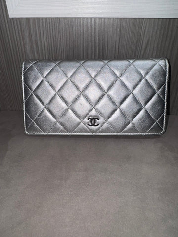 Pre-owned Chanel Metallic Silver Long Wallet 15287812 (2011)