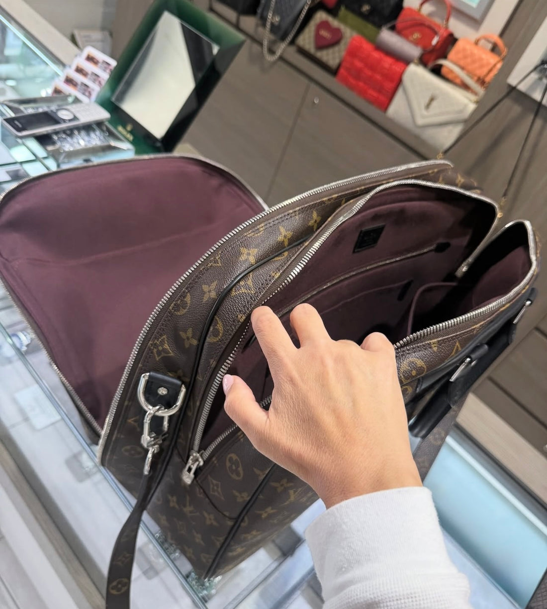 Pre-owned Louis Vuitton LE Large Alize 24 Heures Travel Bag