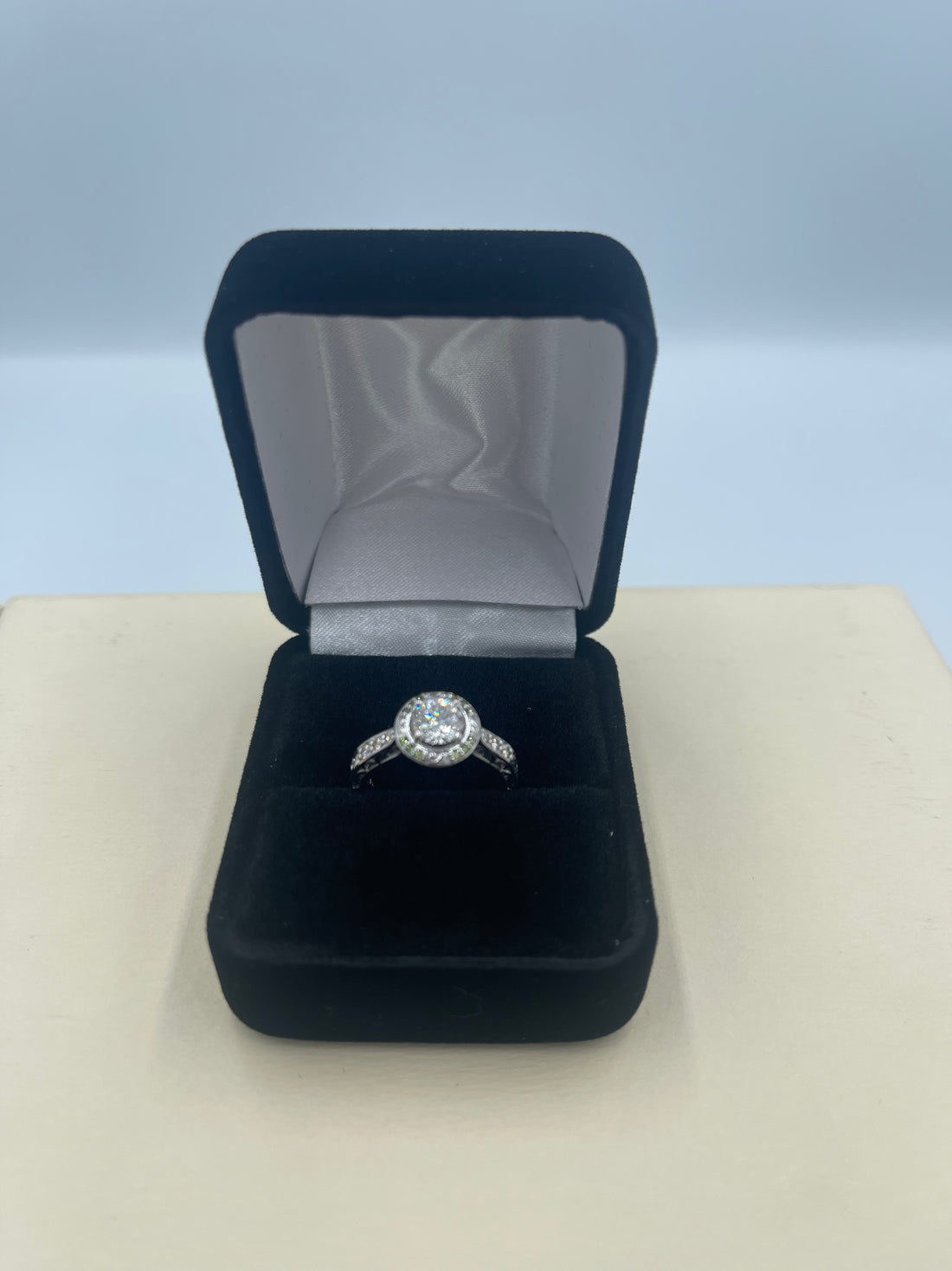 Pre-owned Platinum Round Diamond center stone 0.72 carat engagement ring size 5