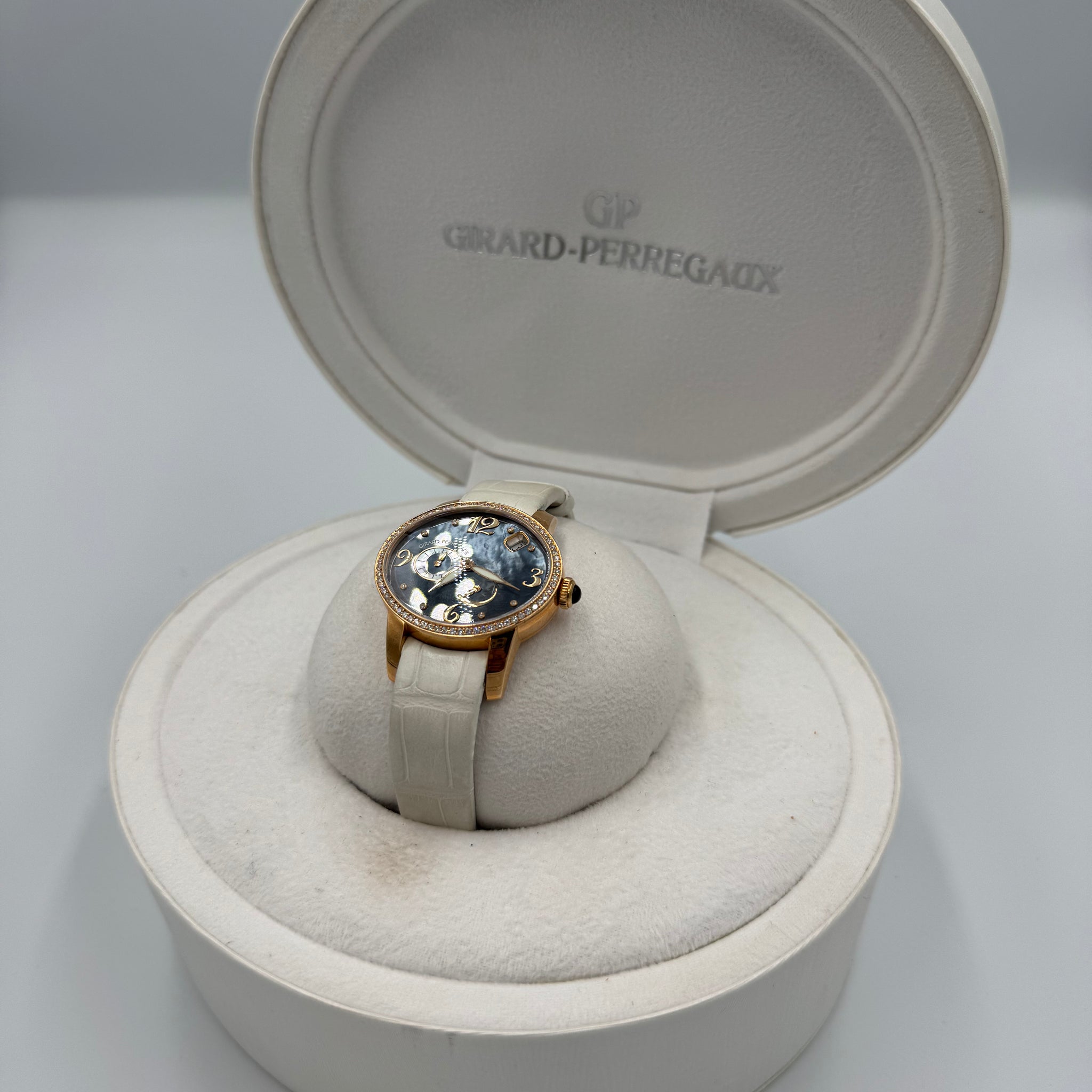 Pre-owned GIRARD PERREGAUX CAT'S EYE MOTHER OF PEARL BLUE DIAMOND DIAL AND DIAMOND BEZEL ref #80481