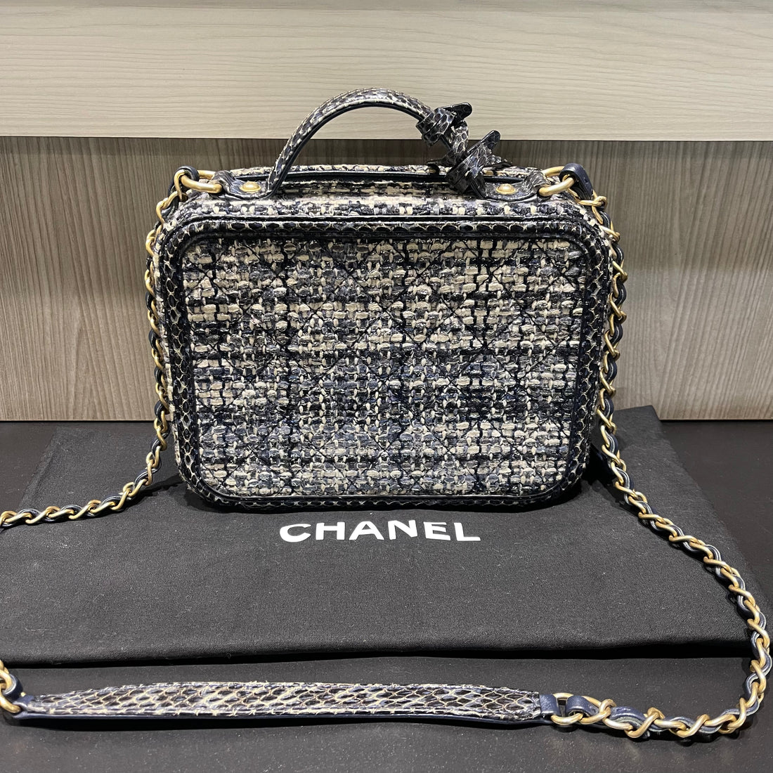 Pre-owned Chanel Medium Vanity Filigree Navy Tweed and Python Leather
