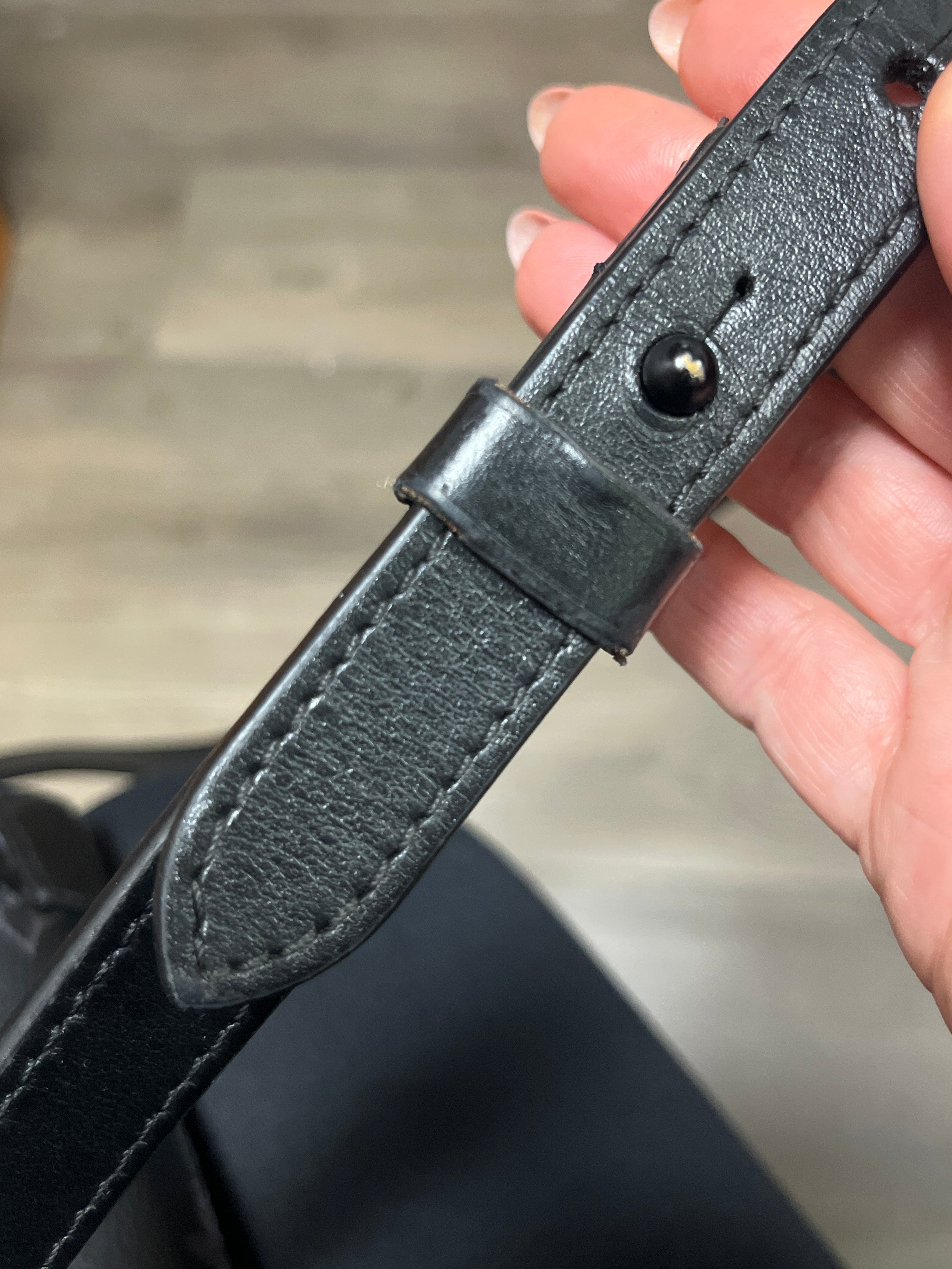 LOUIS VUITTON レディース エシャルプ・LV ヘッドライン/ M77928 マフラー・LV エセンシャル シャイン S00｜ルイ・ヴィトン 公式