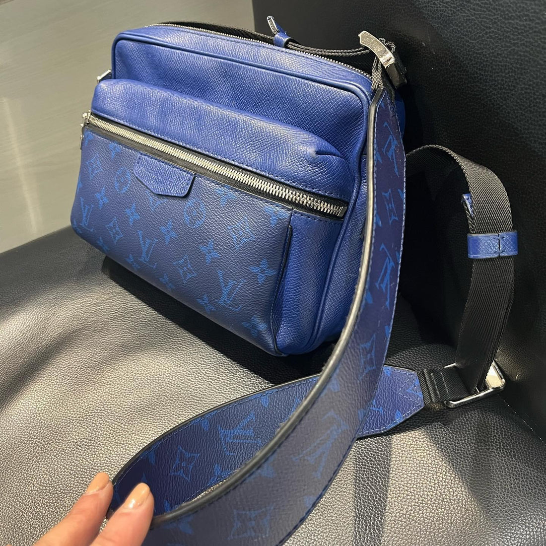 Pre-Owned Louis Vuitton Cobalt Blue Taigarama & Monogram Eclipse Canvas Outdoor Messenger