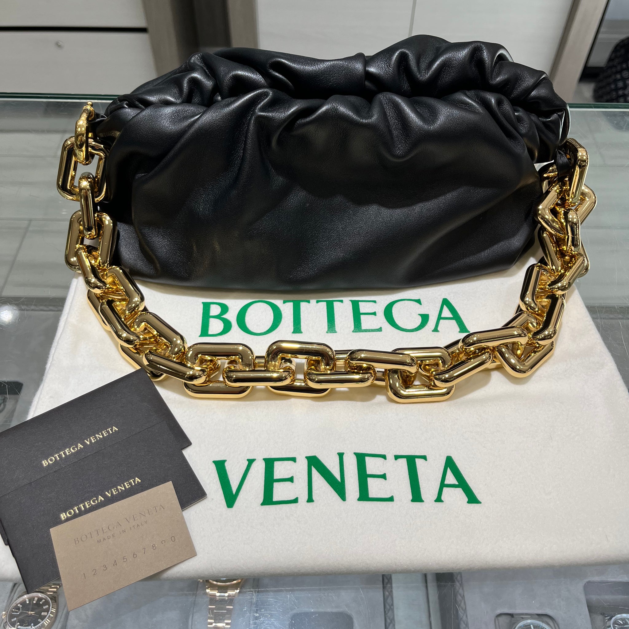 Pre-Owned Bottega Veneta Gold Chain Pouch Black with booklet and duster