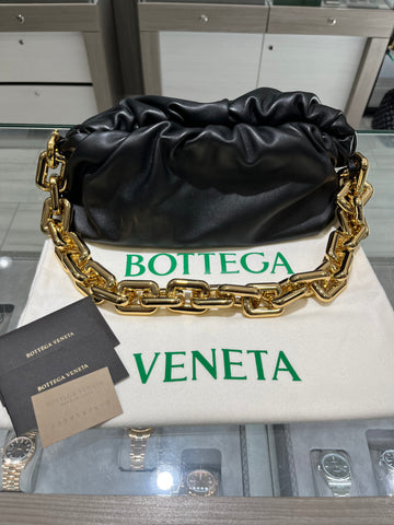 Pre-Owned Bottega Veneta Gold Chain Pouch Black with booklet and duster