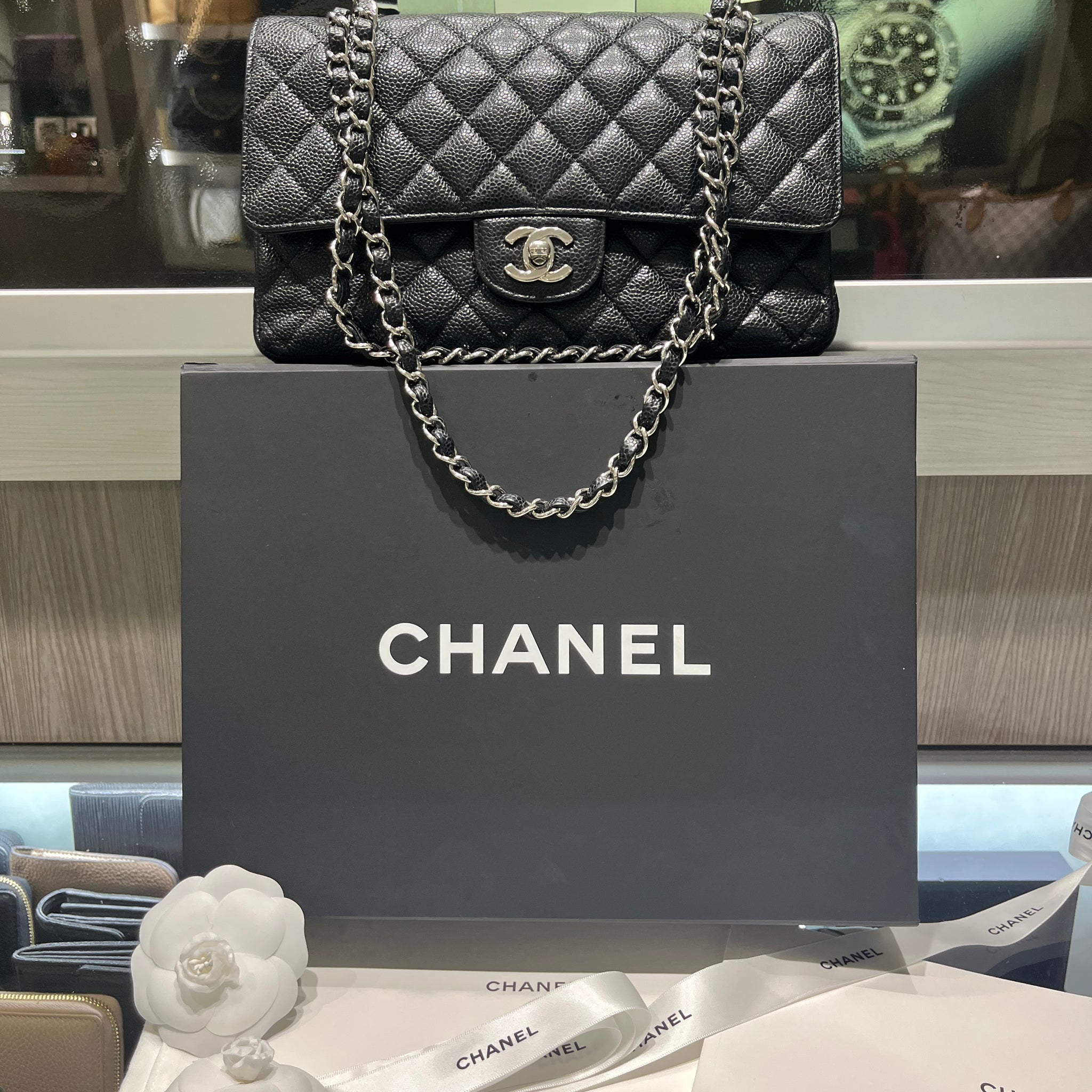 Pre-owned Chanel Medium Classic Double Flap Caviar (2011)